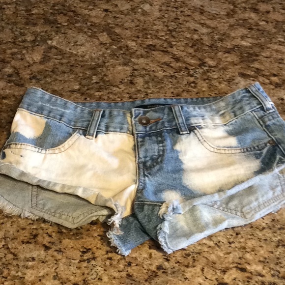 Billabong laneway shorts - Picture 1 of 3